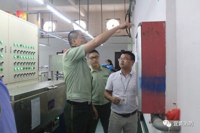 宜黃縣副縣長(zhǎng)、公安局局長(zhǎng)劉軍率隊(duì)深入工業(yè)園區(qū)開展節(jié)前“易燃易爆場(chǎng)所”消防安全大檢查