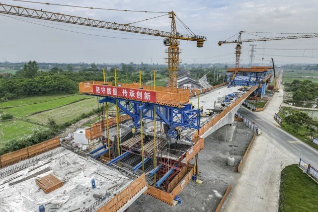 【巍巍三峽】全球“燈塔工廠”為何建在這里?