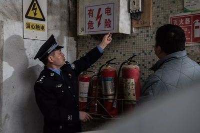 節日的背后,他們一直在堅守
